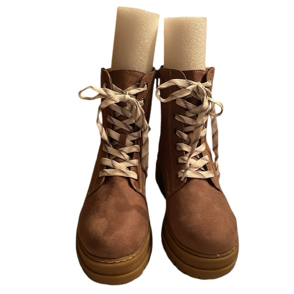 Jellypop Southy women tan, military style boots. Size 7.5 NWOT. - Picture 2 of 9